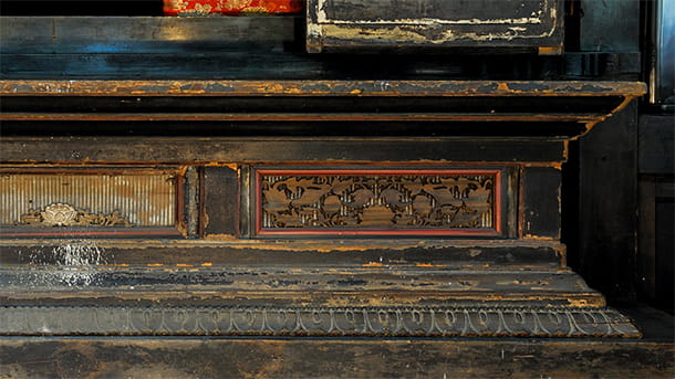 唐草文様の透彫