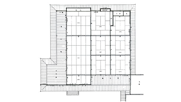 内部は三列九室